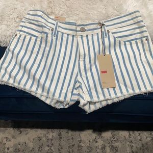 NWT blue and white stripe Levi’s short short size 11